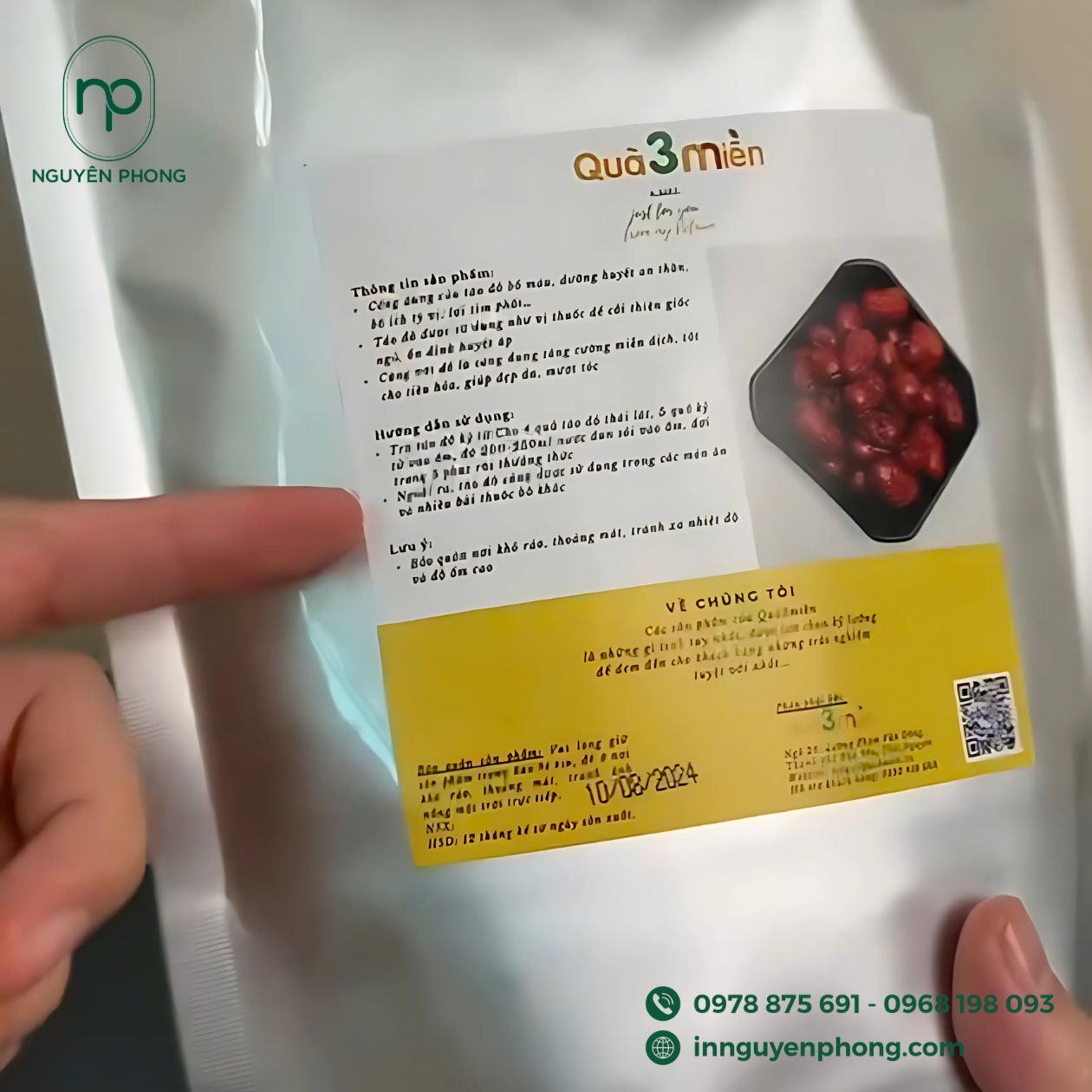 Mẫu tem dán táo đỏ